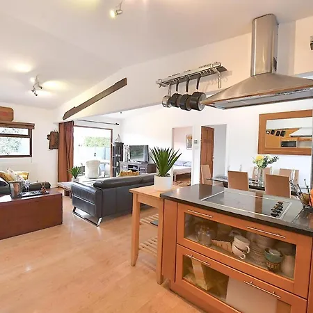 Gorgeous 3Bd Cottage In The Heart Of Guildford Exterior photo