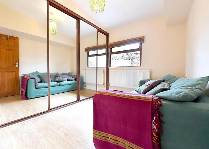 Gorgeous 3Bd Cottage In The Heart Of Guildford